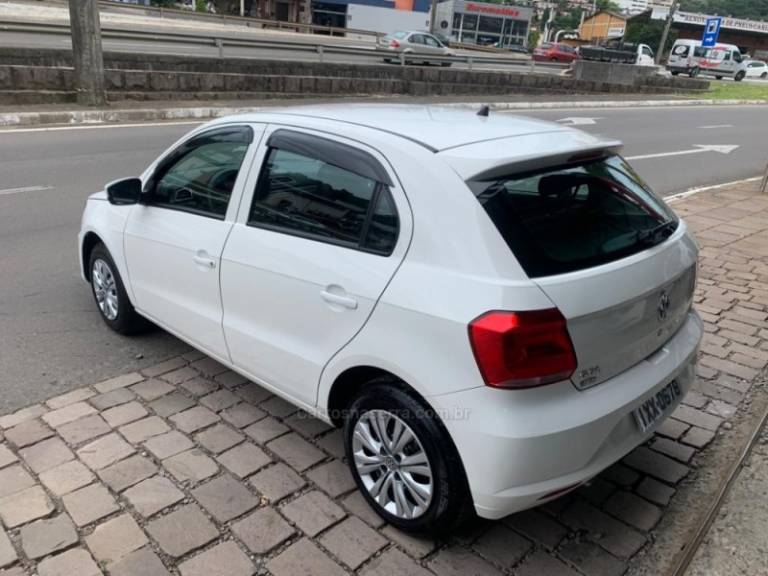 VOLKSWAGEN - GOL - 2017/2018 - Branca - R$ 47.900,00