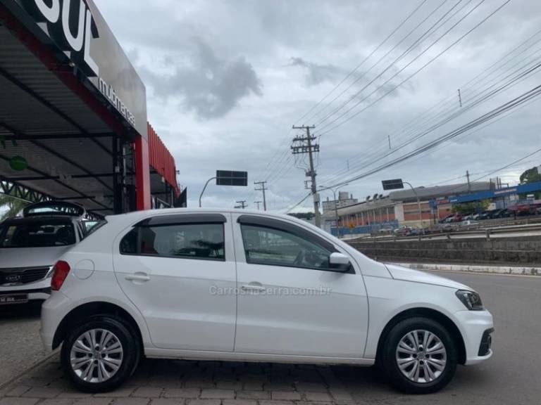 VOLKSWAGEN - GOL - 2017/2018 - Branca - R$ 47.900,00